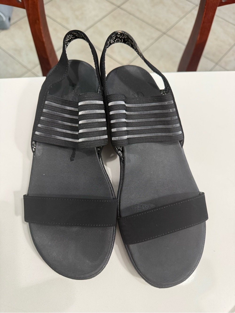 Sketchers Women’s Black Elastic Strap Sandals